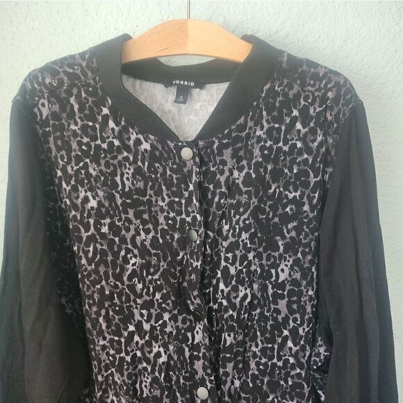 Torrid leopard print long sleeve jacket - Picture 5 of 16